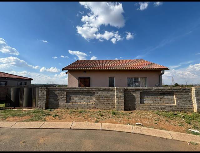 2 BEDROOM HOUSE FOR SALE IN VANDERBIJLPARK CE 4